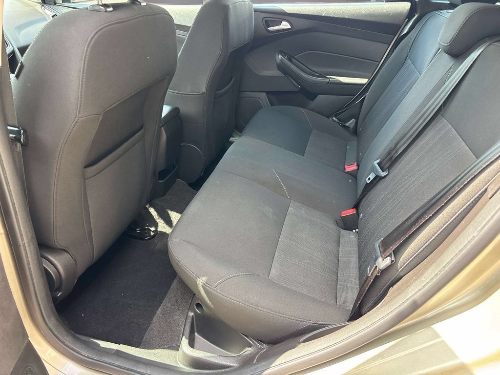 Used 2017 Ford Focus SE FWD image 11