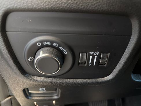 Used 2024 Jeep Grand Cherokee Altitude image 18