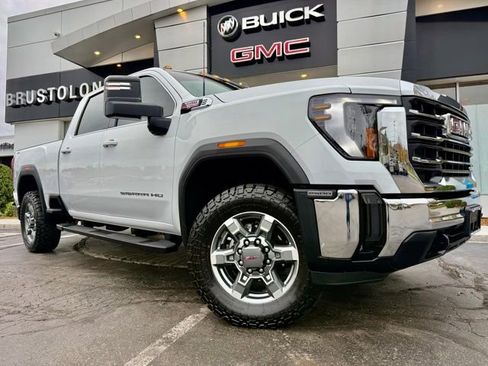 Used 2025 GMC Sierra 2500 SLE w/ SLE Convenience Package image 3