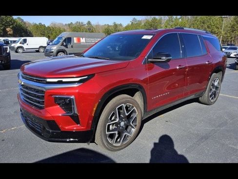 Used 2025 Chevrolet Traverse High Country image 3