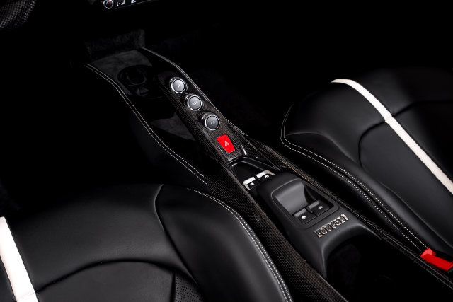 Used 2021 Ferrari F8 Tributo RWD image 30