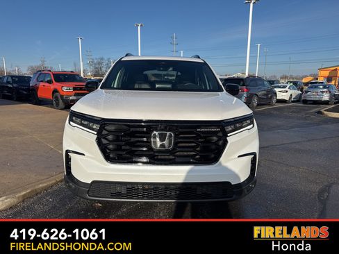 Used 2025 Honda Pilot Black Edition image 9