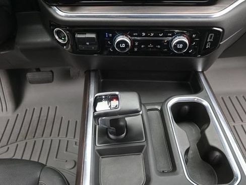 Used 2024 GMC Sierra 1500 SLT AWD/4WD image 9