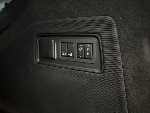 Used 2024 Cadillac Escalade ESV Sport Platinum w/ LPO, ONYX Package image 19