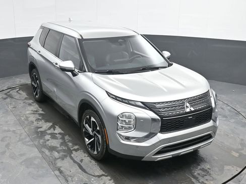 Used 2024 Mitsubishi Outlander SE image 40