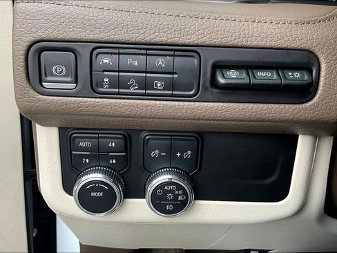 Used 2023 GMC Yukon Denali AWD/4WD image 15