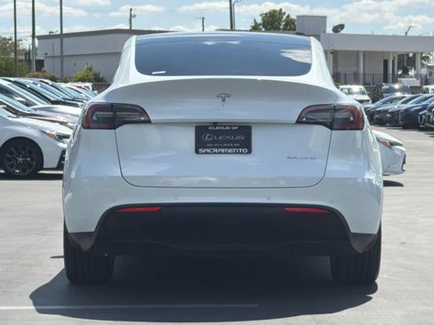 Used 2022 Tesla Model Y Long Range AWD/4WD image 8