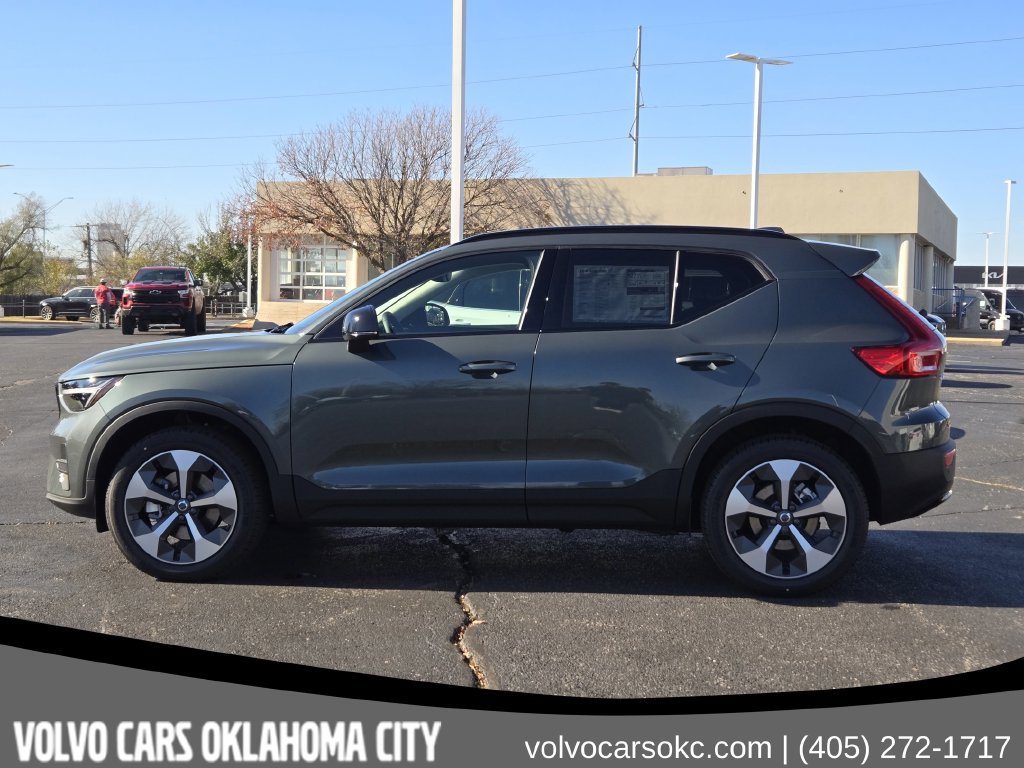 Used 2026 Volvo XC40 B4 Core w/ Protection Package Premier FWD image 3