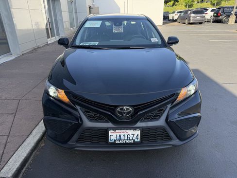 Used 2023 Toyota Camry SE w/ Cold Weather Package FWD image 7