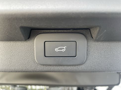 Certified 2025 Land Rover Discovery Dynamic SE AWD/4WD image 42