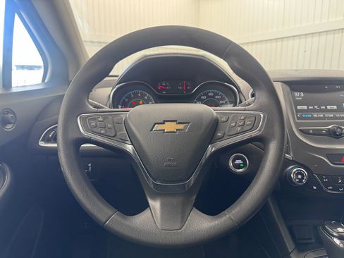 Used 2018 Chevrolet Cruze LT w/ Convenience Package FWD image 19