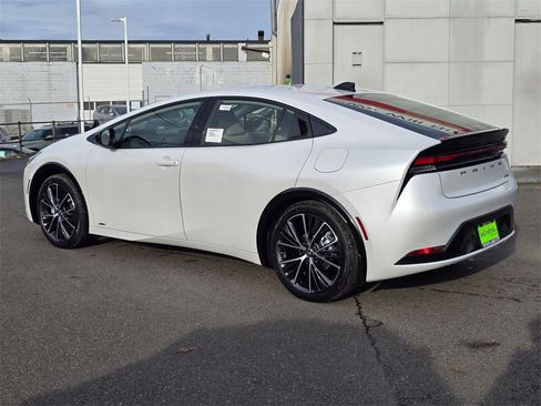 New 2026 Toyota Prius XLE image 6