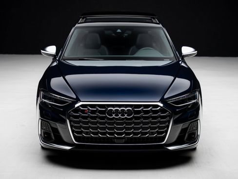 Used 2024 Audi S8 image 5