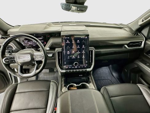 Used 2025 GMC Yukon Elevation w/ Elevation Premium Package AWD/4WD image 3
