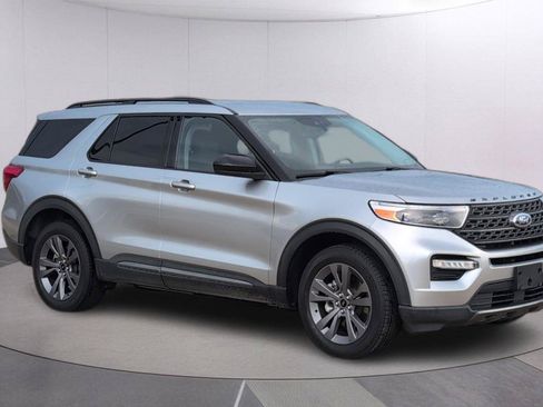Used 2023 Ford Explorer XLT w/ Equipment Group 202A AWD/4WD image 8