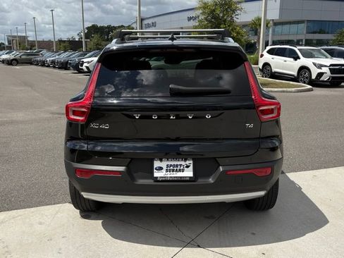 Used 2022 Volvo XC40 T4 Momentum FWD image 6