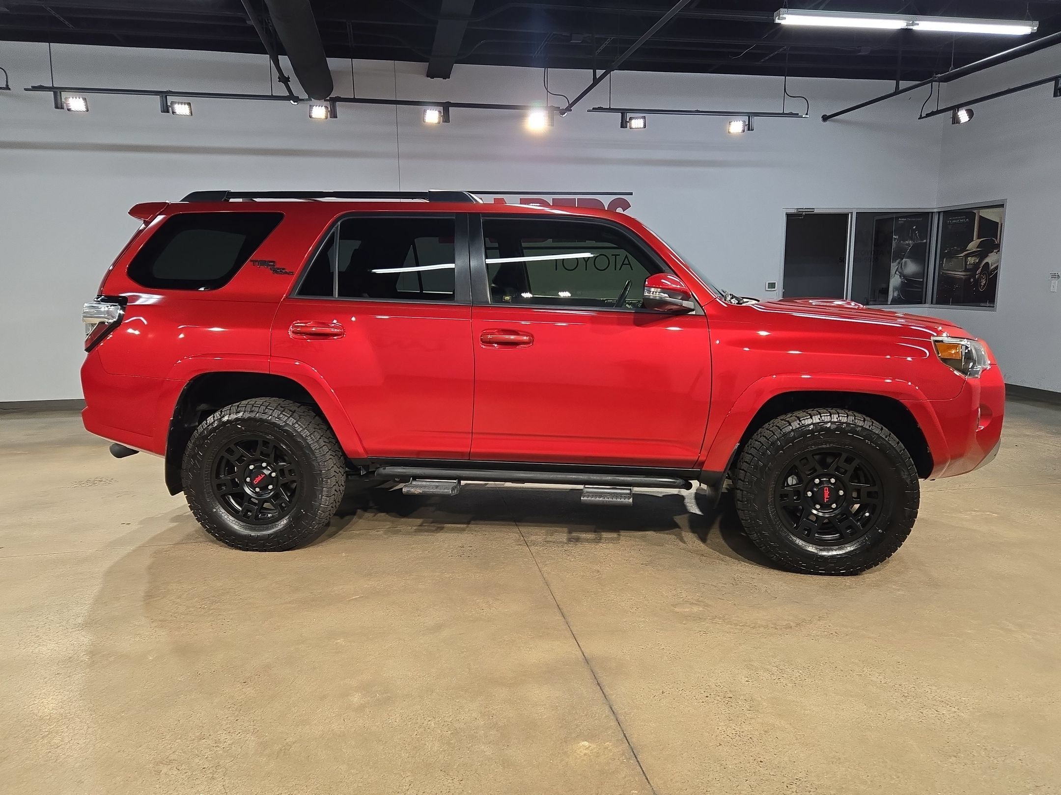 Used 2019 Toyota 4Runner TRD Off-Road Premium AWD/4WD image 8