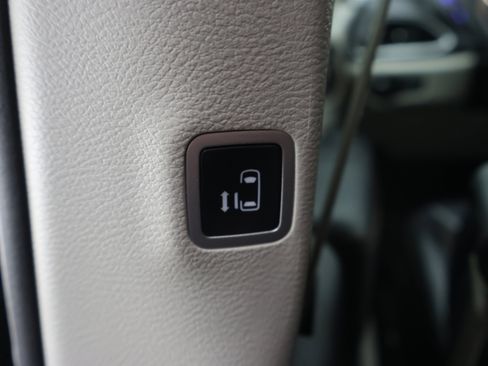 Used 2020 Chrysler Pacifica Touring-L Plus FWD image 38