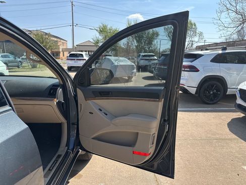 Used 2012 Hyundai Veracruz Limited w/ Navigation Pkg image 21