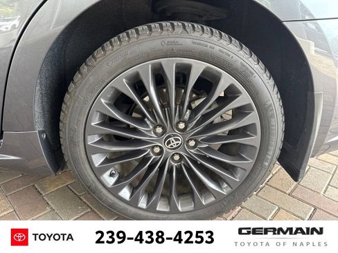 Used 2018 Toyota Avalon Touring FWD image 12