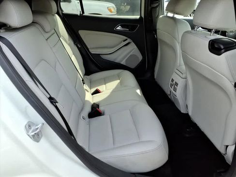 Used 2016 Mercedes-Benz GLA 250 image 12