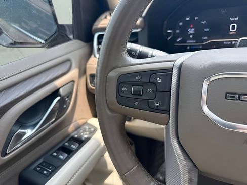 Used 2023 GMC Yukon XL Denali w/ Advanced Technology Package AWD/4WD image 20