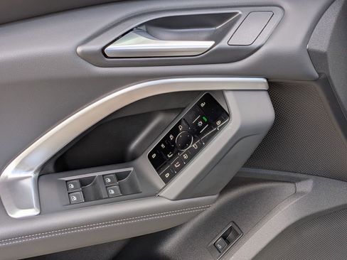 Used 2025 Audi Q5 Premium w/ 19" Wheel Package image 14