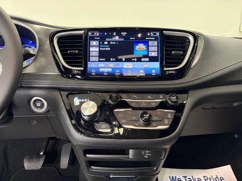 New 2026 Chrysler Pacifica Select AWD/4WD image 14