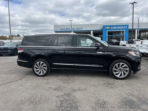 Used 2022 Lincoln Navigator L Reserve image 2