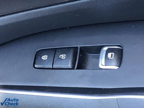 Used 2023 Kia Sorento LX image 16