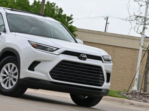 Used 2024 Toyota Grand Highlander XLE image 34