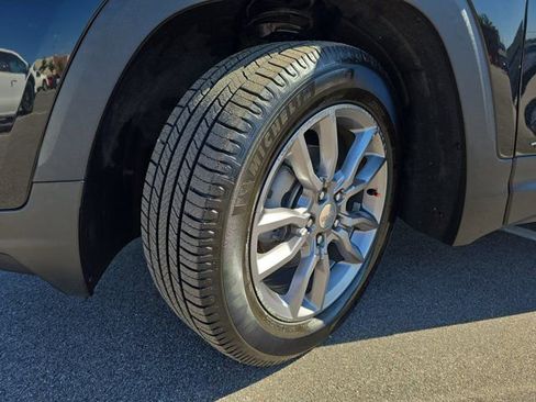 Used 2022 GMC Terrain SLT w/ Infotainment Package II image 32