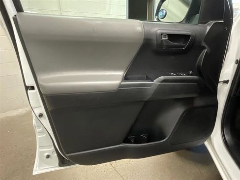 Used 2022 Toyota Tacoma SR image 10