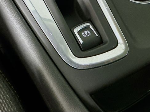 Used 2018 Chevrolet Equinox LT image 24