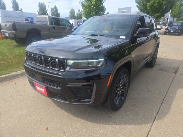 New 2027 Jeep Grand Cherokee Summit w/ MOPAR Finishing Package AWD/4WD image 3