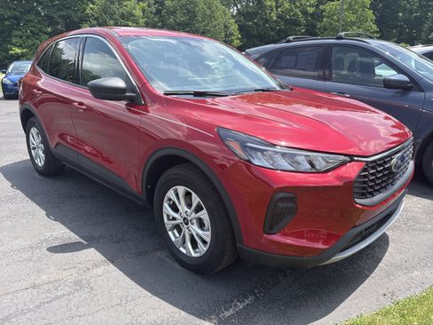 Certified 2023 Ford Escape Active w/ Tech Pack #1 AWD/4WD image 3