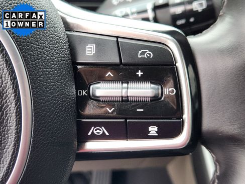 Used 2025 Kia Carnival image 25