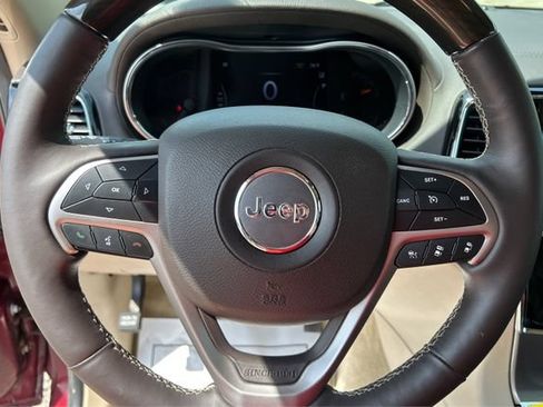 Used 2019 Jeep Grand Cherokee Overland AWD/4WD image 17