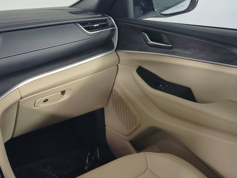 Used 2025 Jeep Grand Cherokee Limited AWD/4WD image 20
