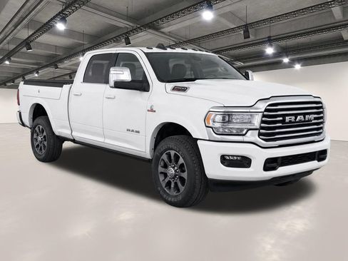 Used 2023 RAM 2500 Limited AWD/4WD image 2