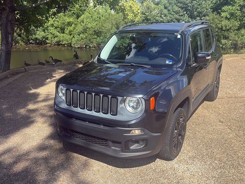Used 2016 Jeep Renegade Latitude AWD/4WD image 12