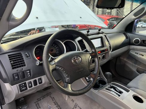 Used 2010 Toyota Tacoma Base image 19