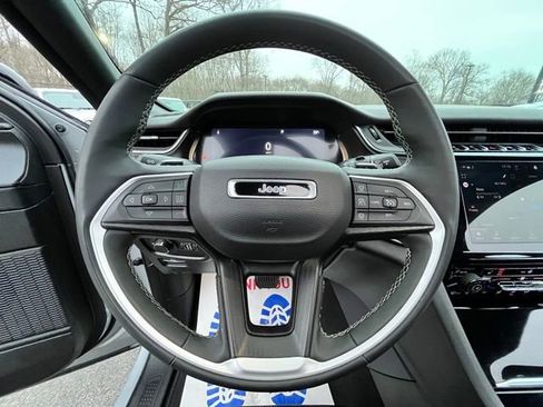 Used 2024 Jeep Grand Cherokee Altitude image 25