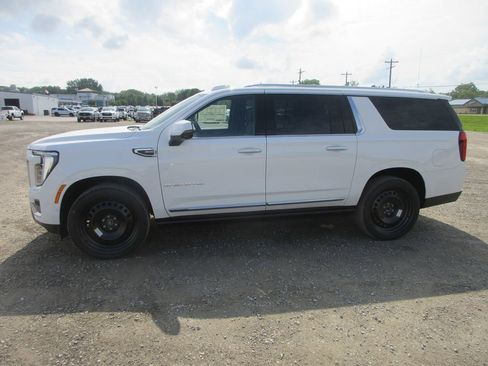 New 2026 GMC Yukon XL Denali w/ Denali Reserve Package AWD/4WD image 7