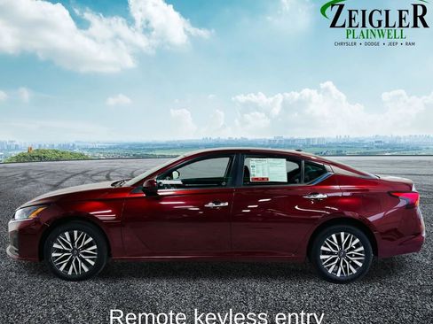 Used 2023 Nissan Altima 2.5 SV AWD/4WD image 3