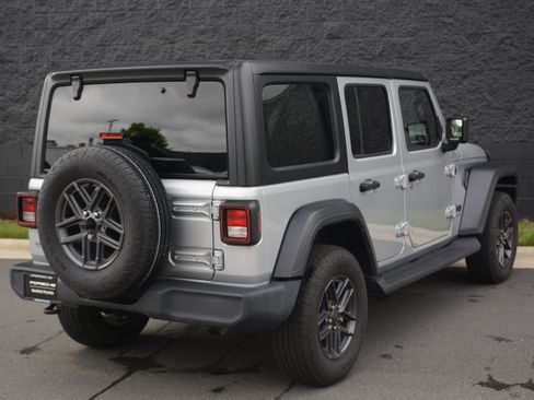 Used 2024 Jeep Wrangler Unlimited Sport AWD/4WD image 7