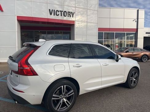 Used 2019 Volvo XC60 T5 Momentum w/ Multimedia Package image 4