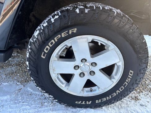 Used 2008 Jeep Wrangler Sahara w/ Dual Top Group image 16