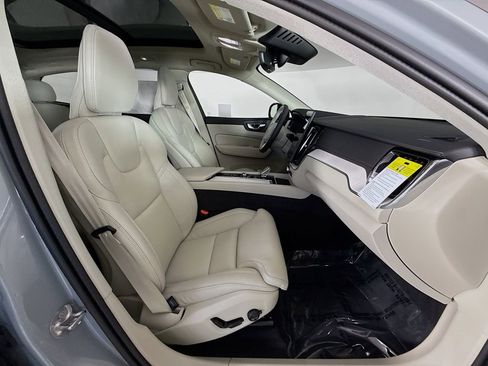 New 2026 Volvo XC60 T8 Ultra w/ Protection Package Premier AWD/4WD image 29