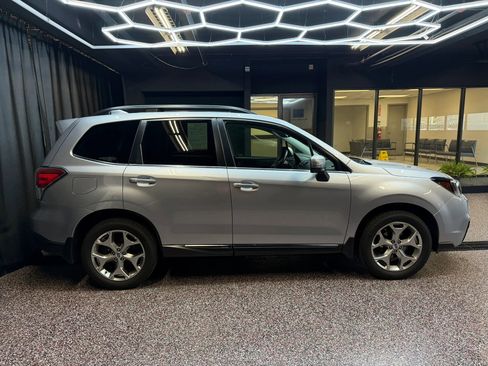 Used 2017 Subaru Forester 2.5i Touring AWD/4WD image 9